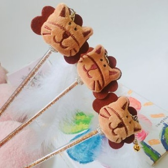 Игрушка для кошек ZOO Няня Дразнилка со львом коричневая, (30 см)